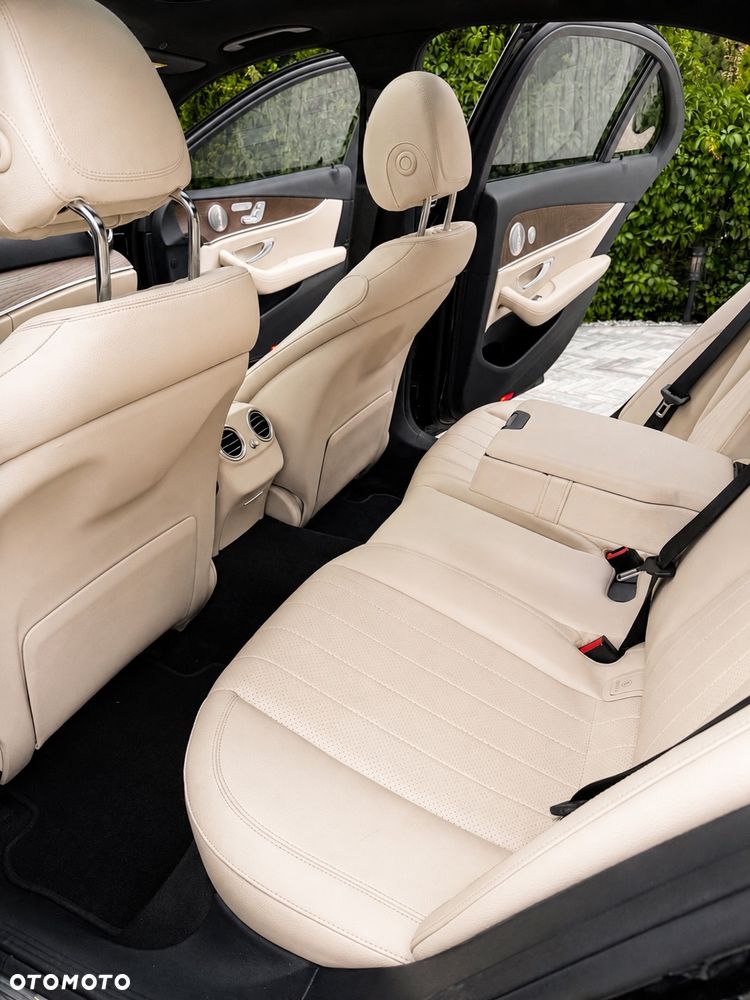 Mercedes-Benz Klasa E 350 9G-TRONIC AMG Line - 17