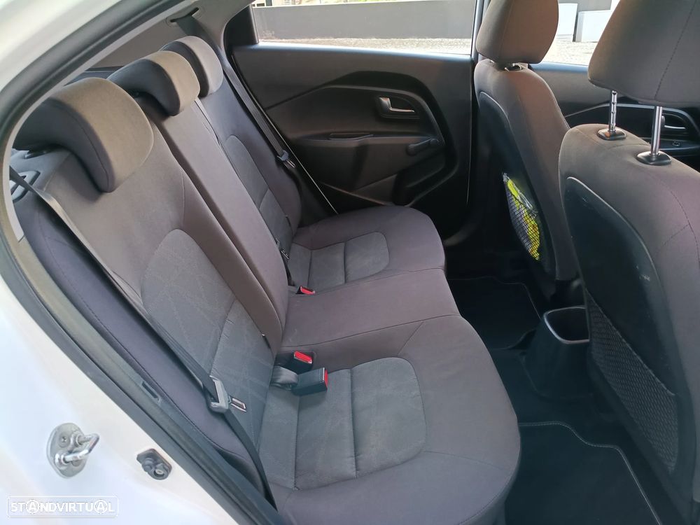Kia Rio 1.1 CRDi LX ISG - 8