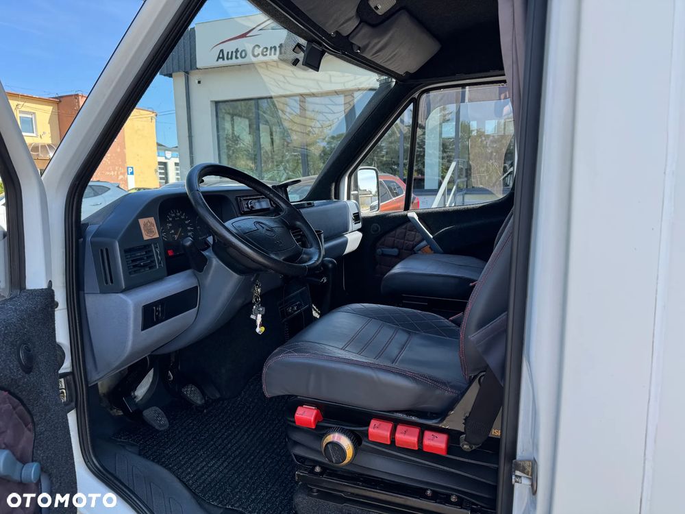 Mercedes-Benz Sprinter - 10