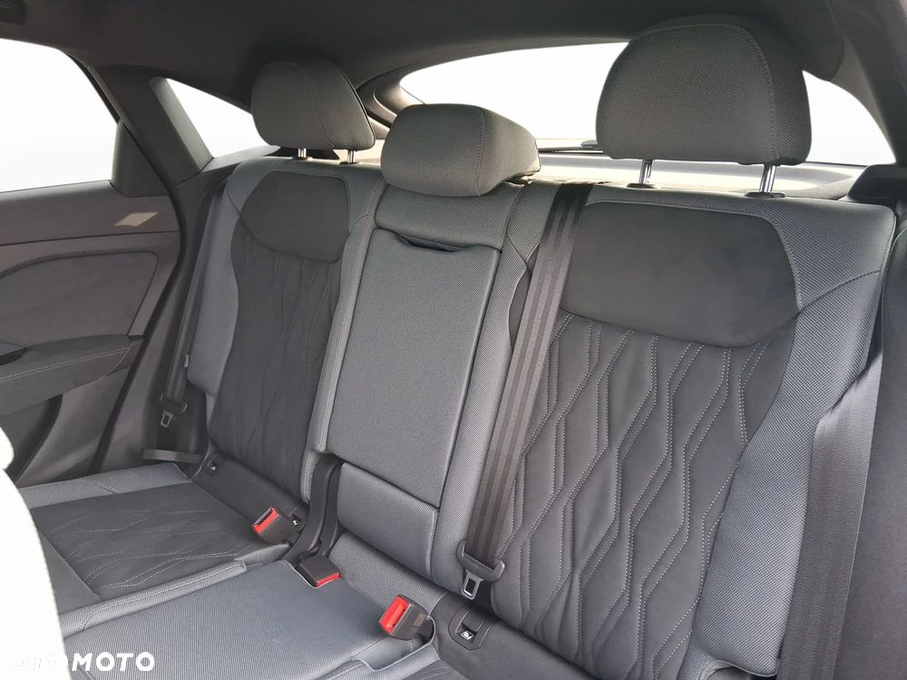 Audi Q3 Sportback - 11