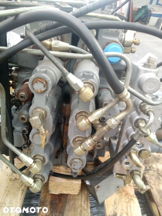 Rozdzielacz Hitachi 210W C0400-60009 05-09 1050 4486321 - 4