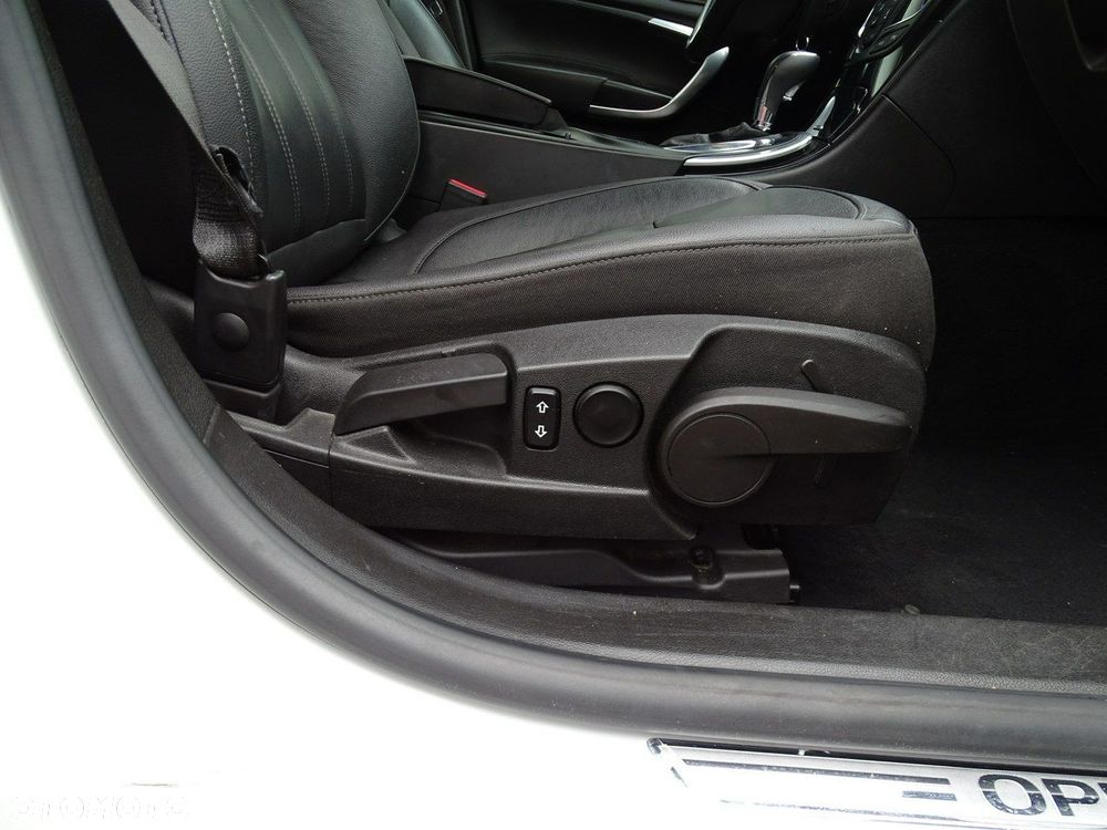 Opel Insignia - 16