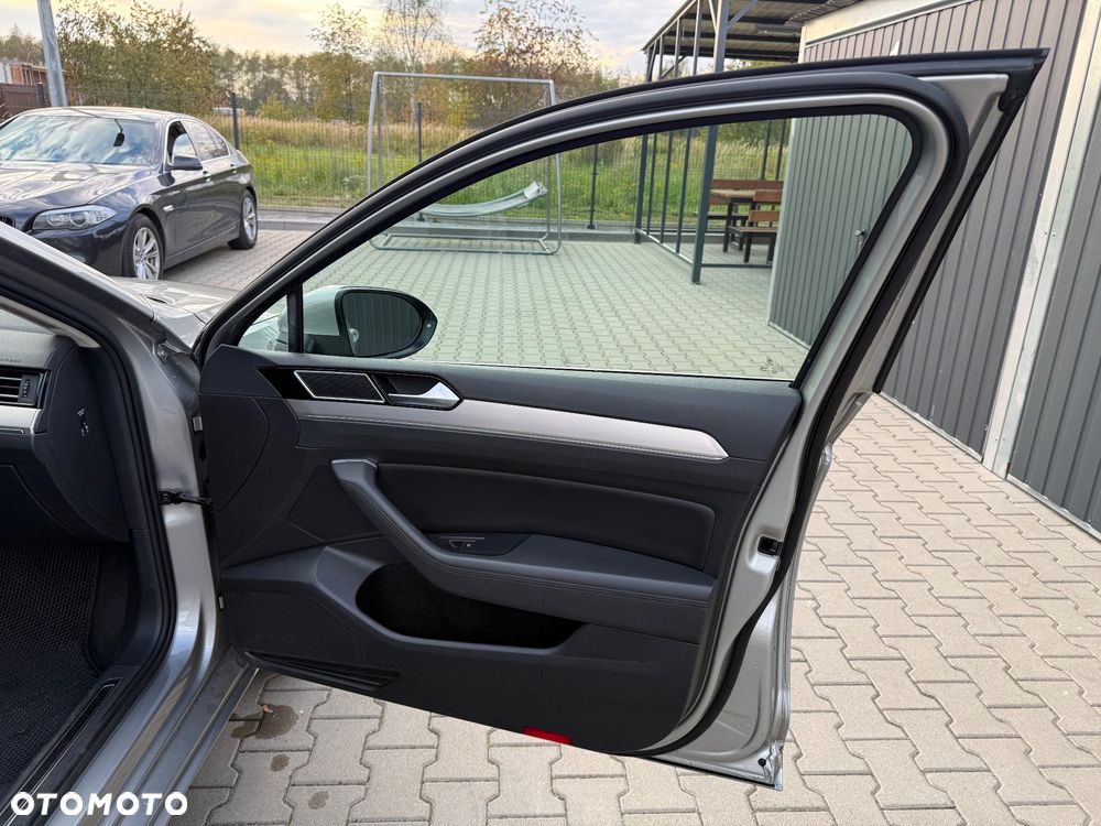 Volkswagen Passat - 10