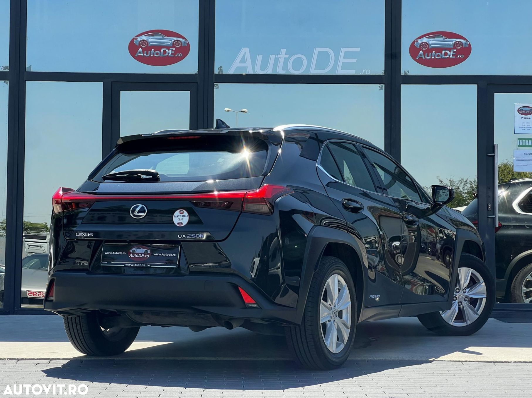Lexus UX - 4
