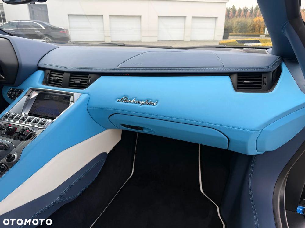 Lamborghini Aventador - 22