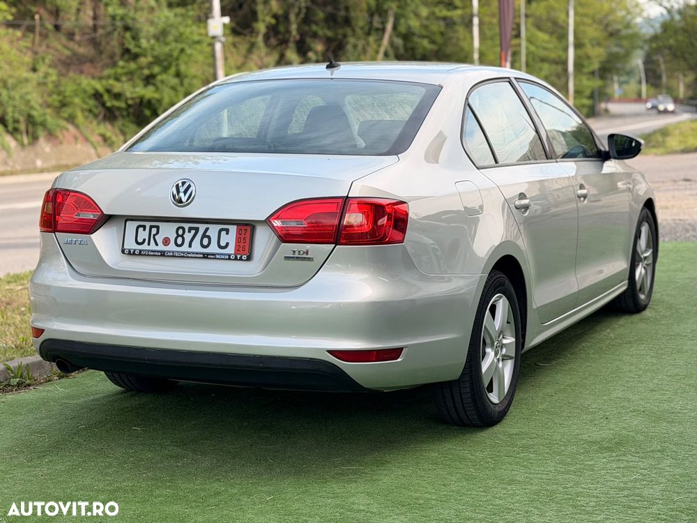 Volkswagen Jetta 1.6 TDI Blue Motion Technology Life - 4