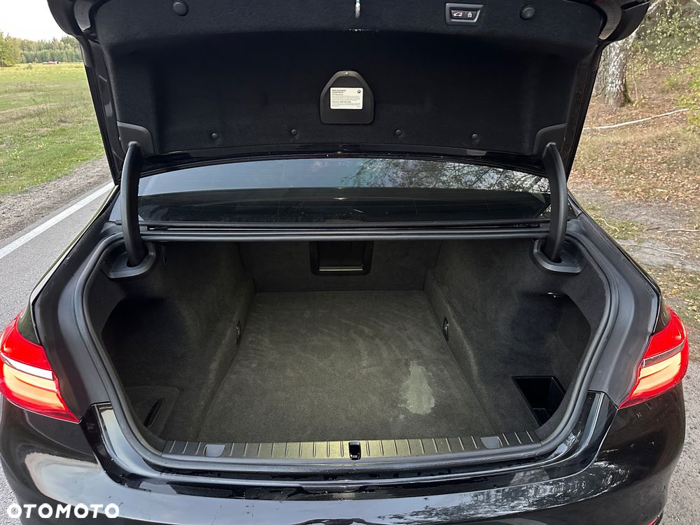 BMW Seria 7 740Li - 18