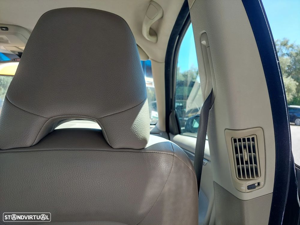 Volvo S60 2.4 D5 Nivel 3 - 36