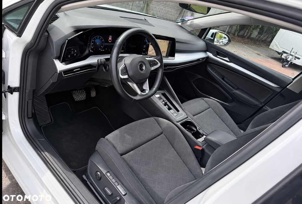 Volkswagen Golf - 8
