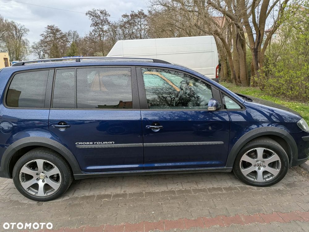 Volkswagen Touran 1.9 TDI DPF DSG Cross - 8