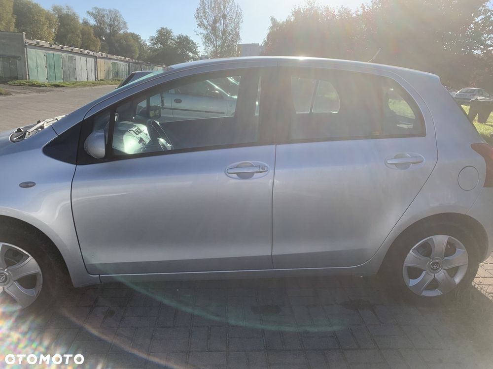 Toyota Yaris - 4