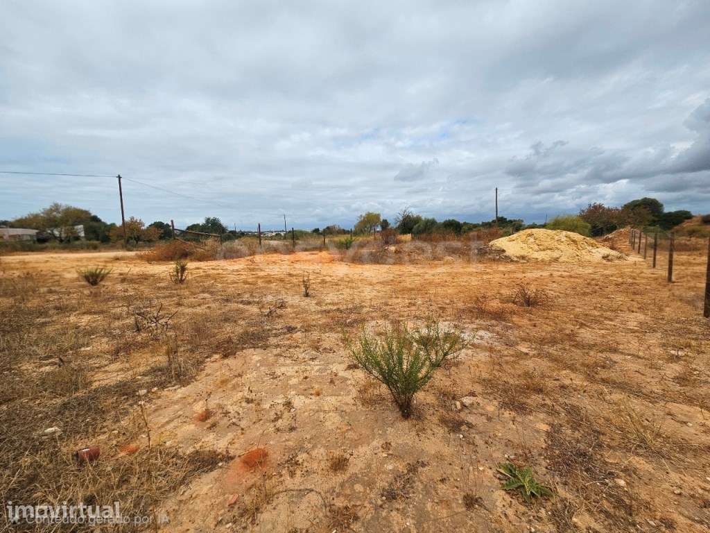 Terreno Urbano com Projeto Aprovado para Moradia T3 com Piscina em ... - Grande imagem: 2/5