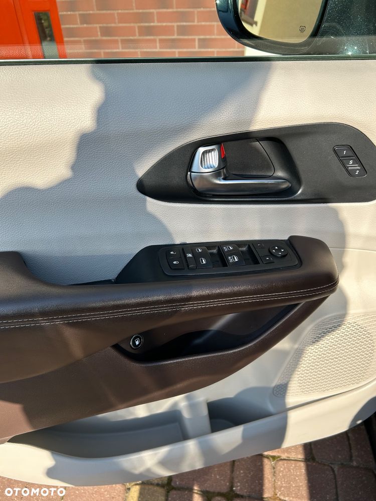 Chrysler Pacifica - 27