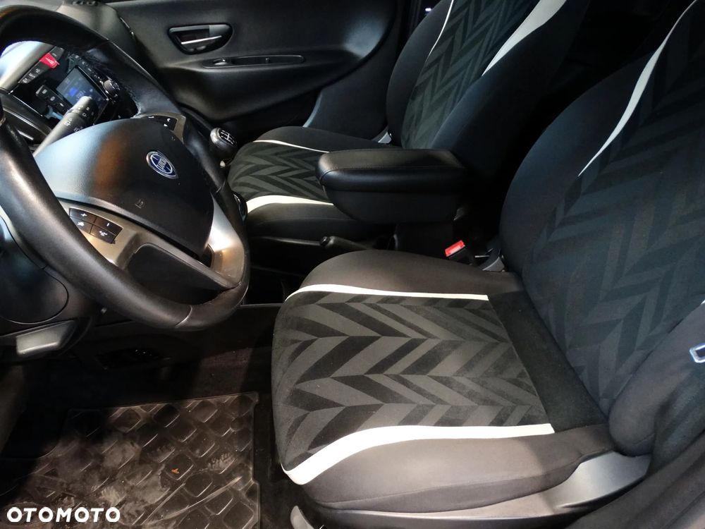 Lancia Ypsilon 1.2 8V Platinum S&S - 5