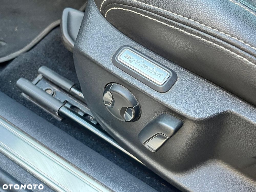 Volkswagen Passat 2.0 TSI Elegance DSG - 22
