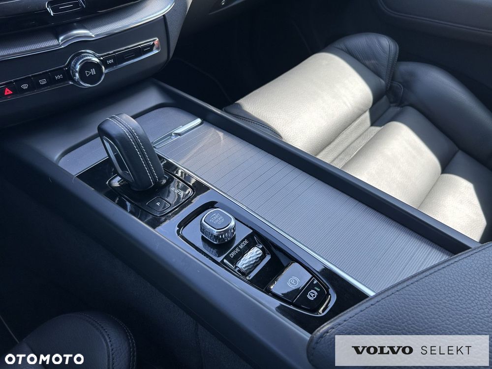 Volvo XC 60 - 21