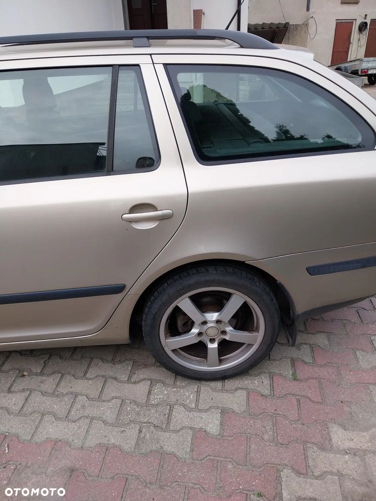 Skoda Octavia 1.6 FSI Classic - 9