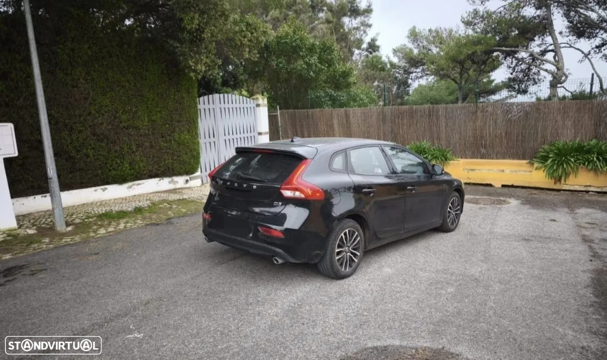 Volvo V40 2.0 D3 Momentum - 3