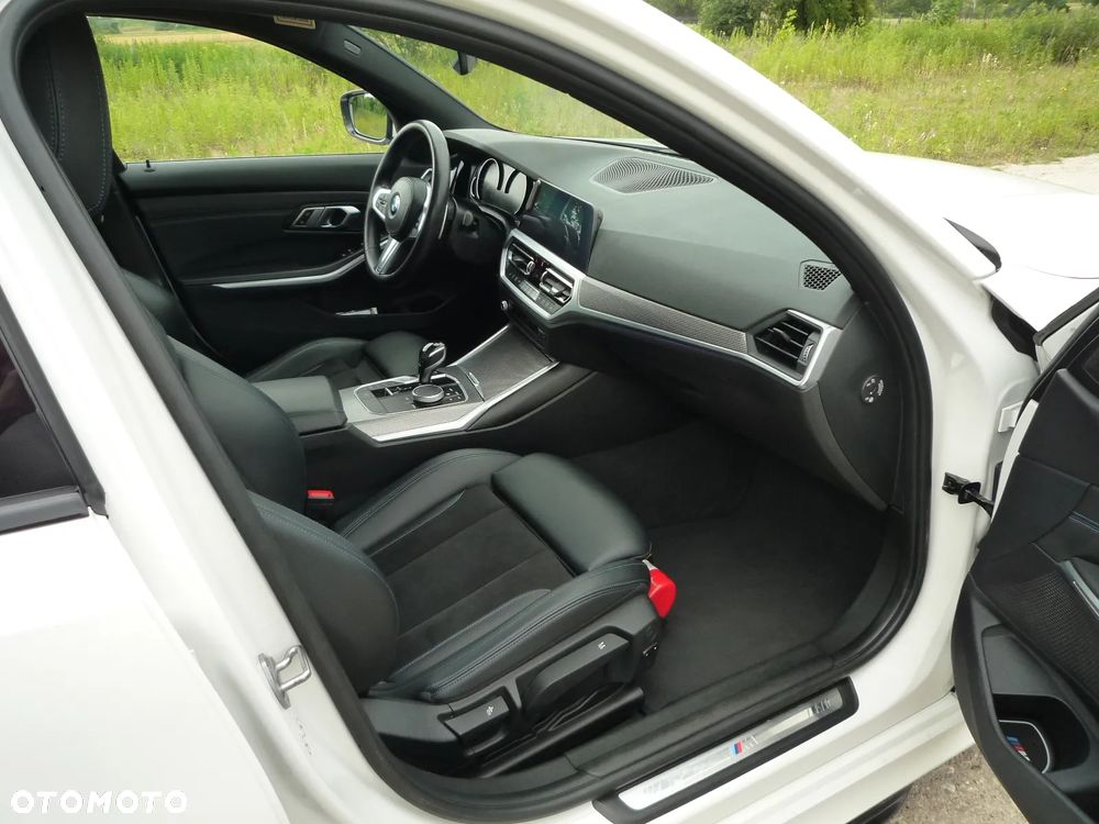 BMW Seria 3 330i xDrive M Sport sport - 23