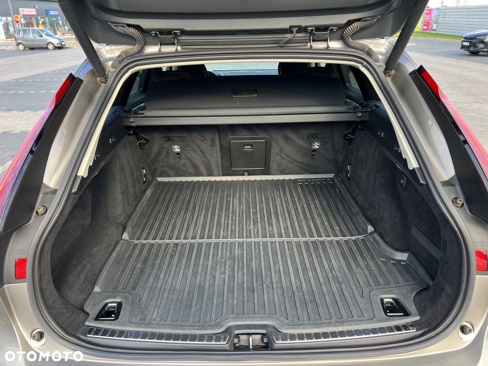 Volvo V90 Cross Country D5 SCR AWD Momentum Pro - 28