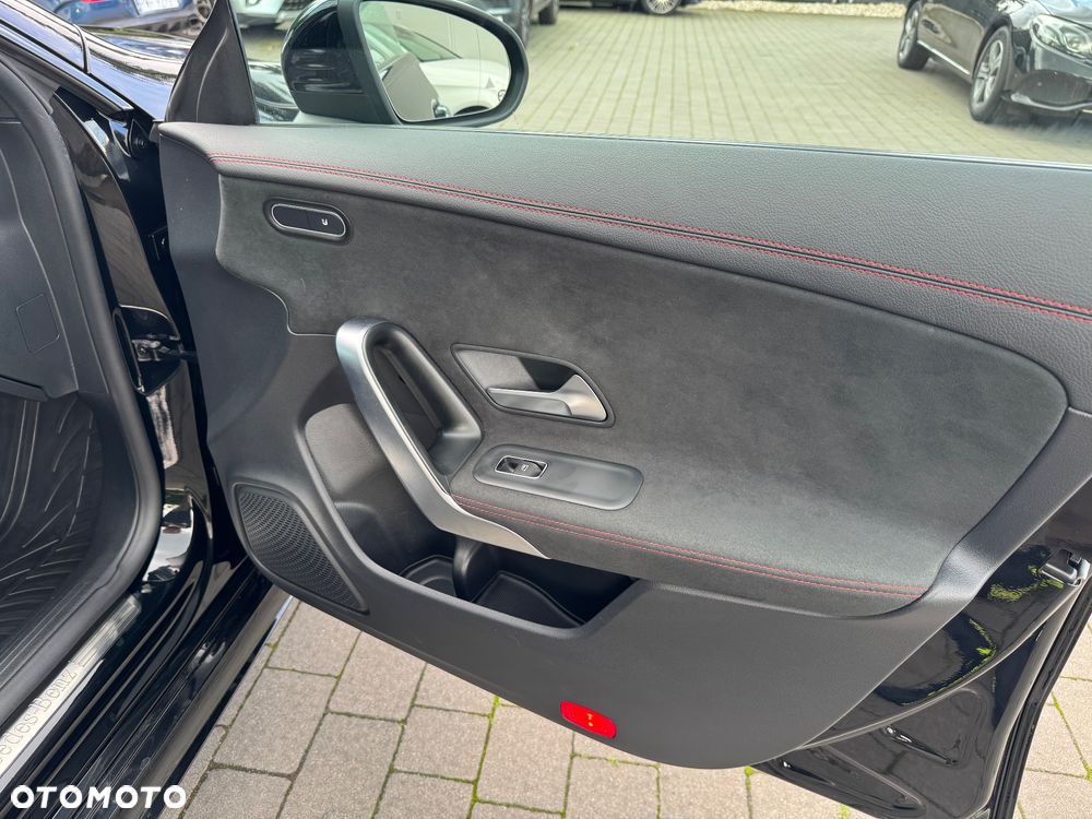 Mercedes-Benz CLA 200 d AMG Line 8G-DCT - 29