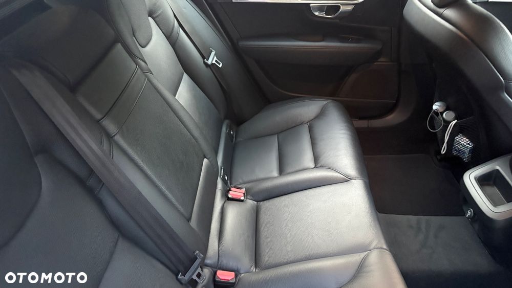 Volvo V90 D4 AWD Momentum - 31