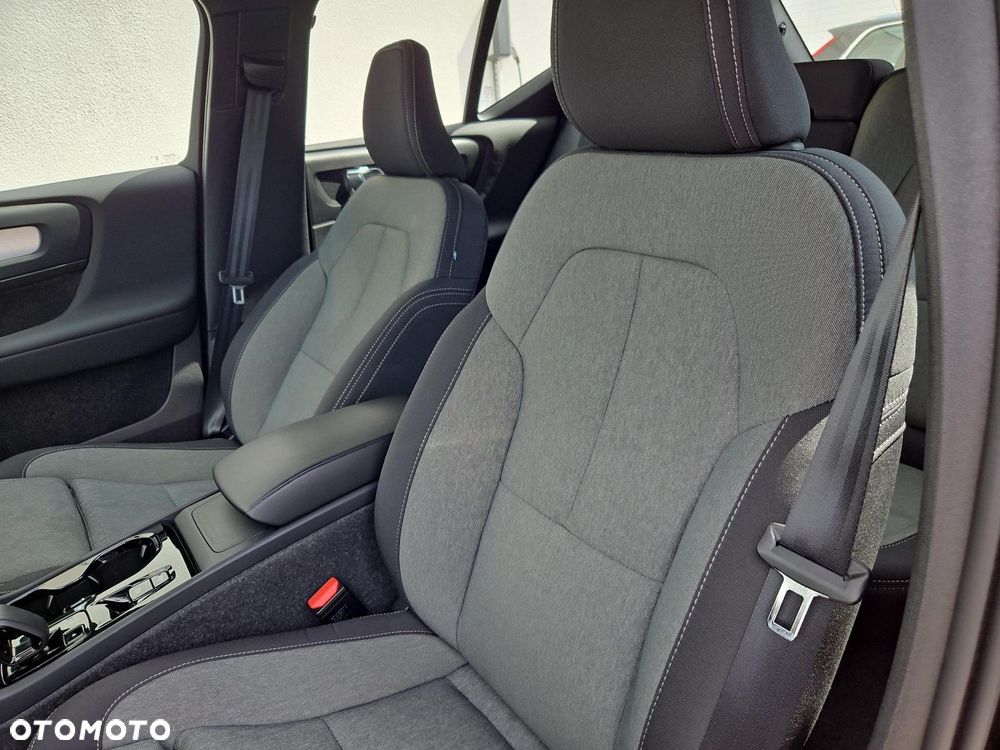 Volvo XC 40 B3 Plus Dark - 17