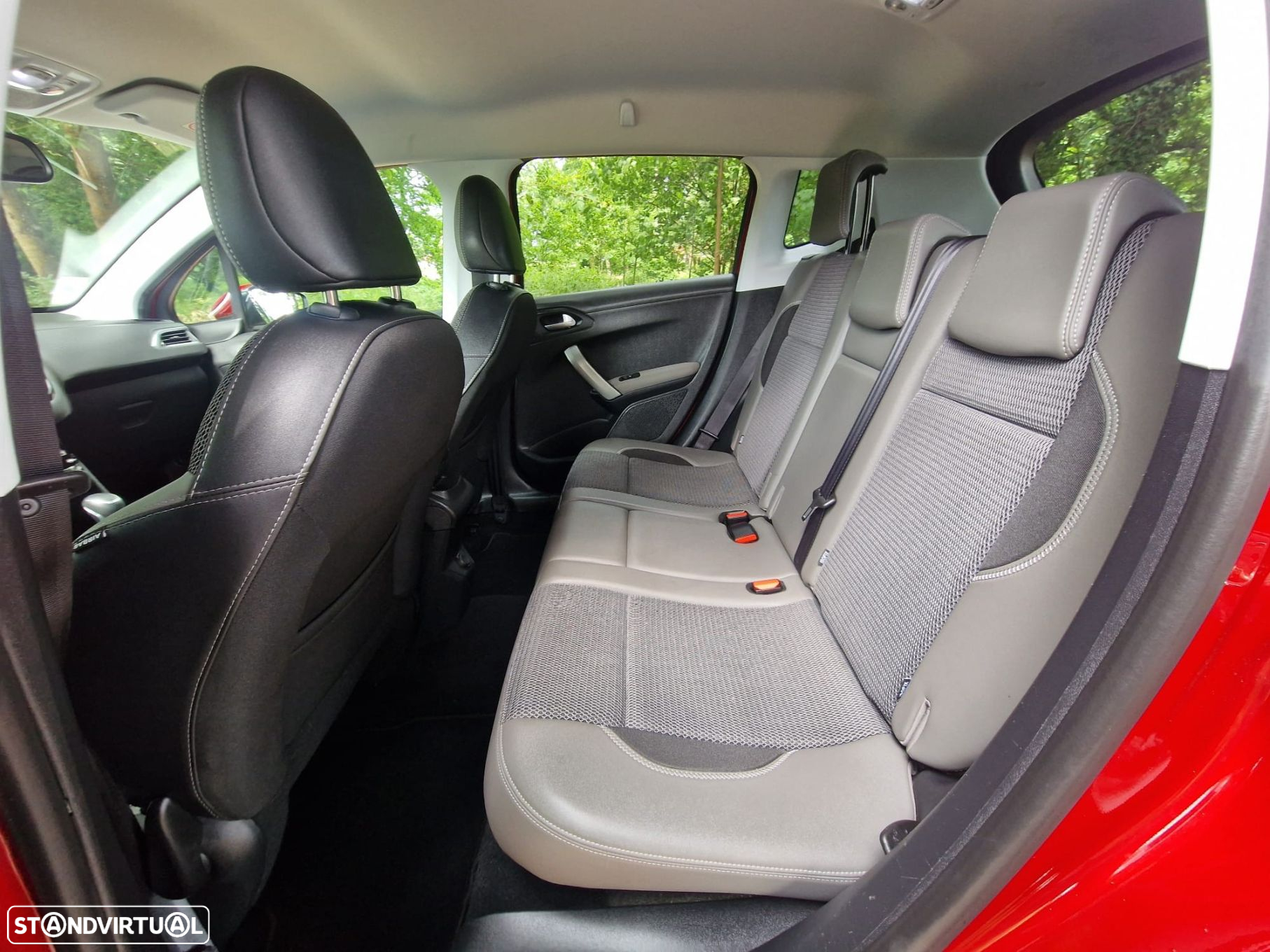 Peugeot 2008 1.2 PureTech Allure EAT6 - 17