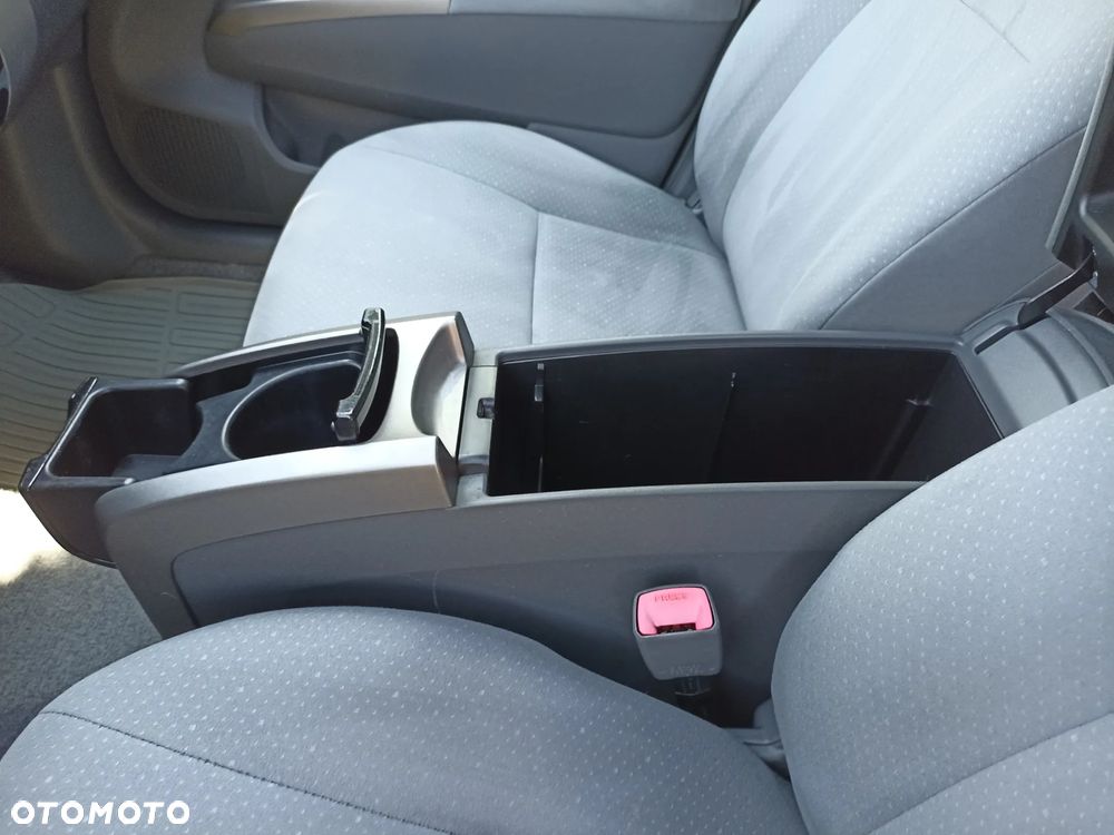 Toyota Prius (Hybrid) Executive - 27