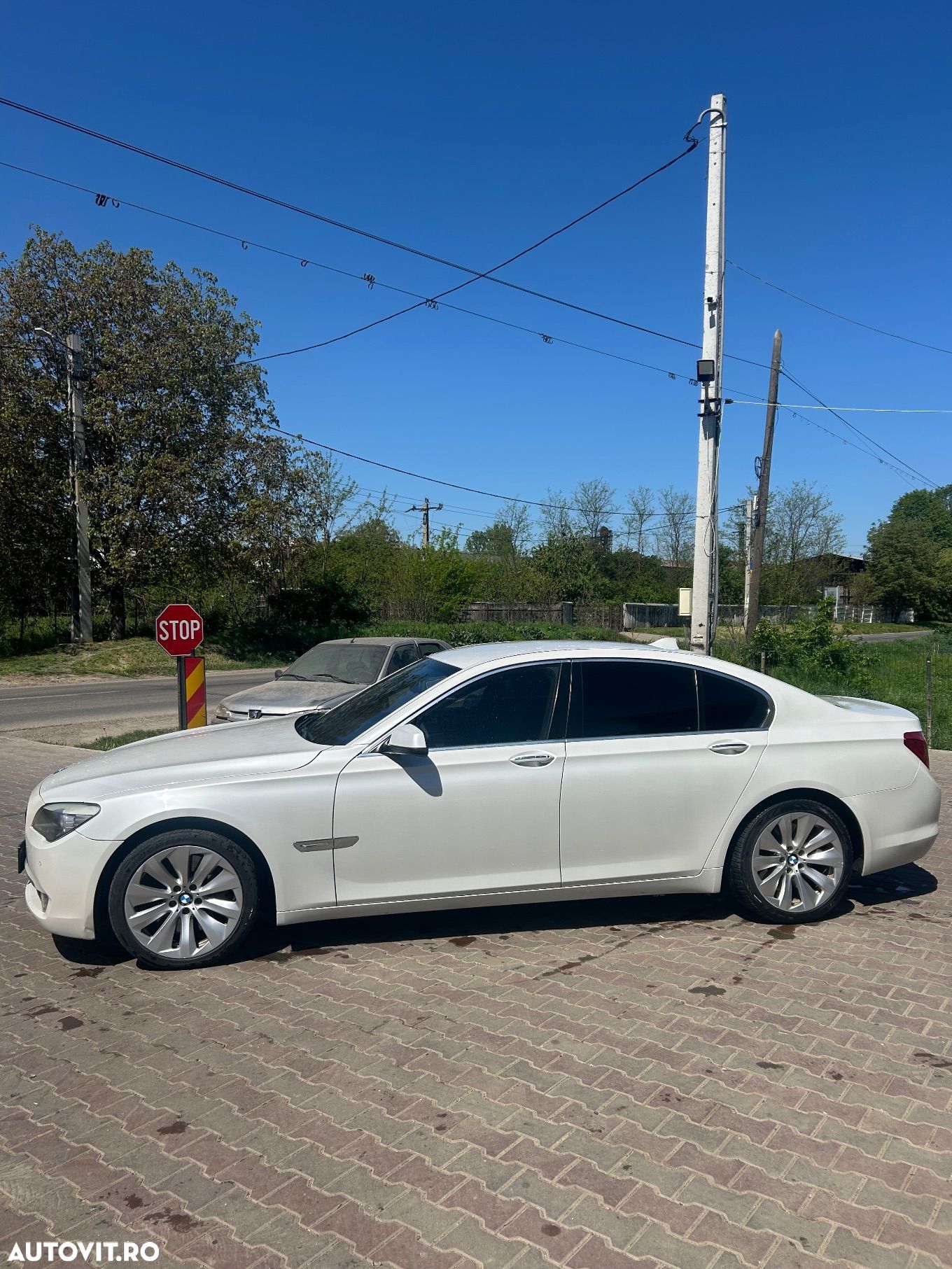 BMW Seria 7 750i - 1
