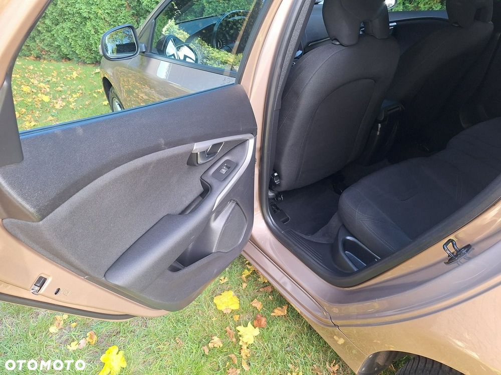 Volvo V40 T2 Kinetic - 19