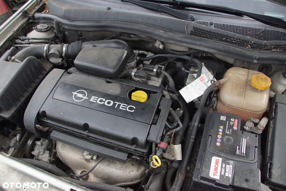 Auto na części - Opel Astra III H 1.6 105 KM Z16XEP F17 Z167 2004R Silnik Skrzynia Drzwi Maska Błotnik Zderzak Klapa Lampa Lusterko Klamka Szyba Deska Kokpit Sterownik Moduł Czujnik Licznik Wyświetlacz Panel Kierownica - 19