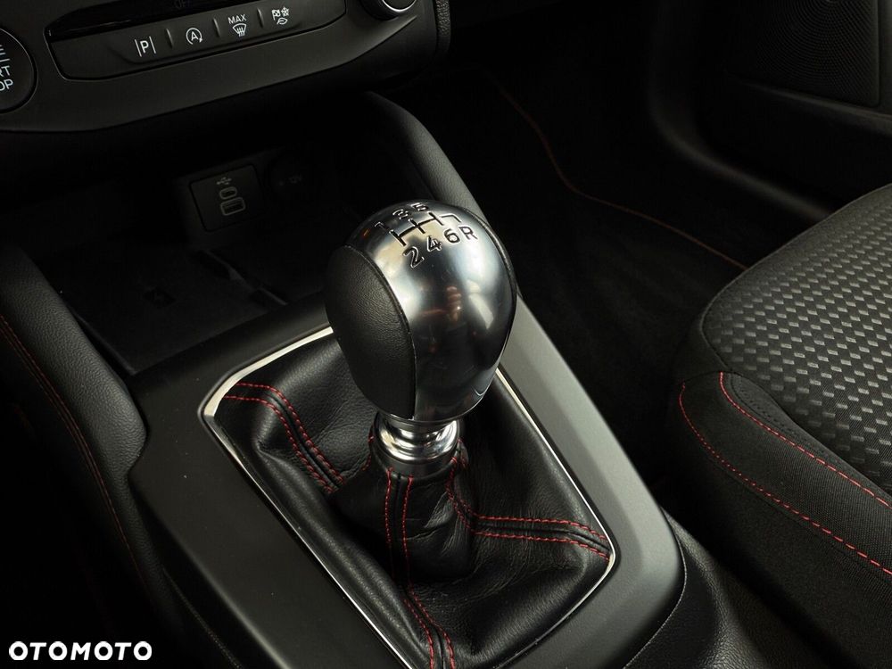 Ford Focus 1.0 EcoBoost mHEV ST-Line X - 29