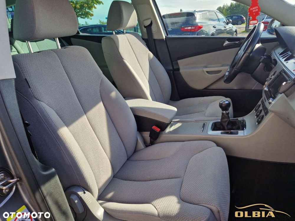Volkswagen Passat - 21