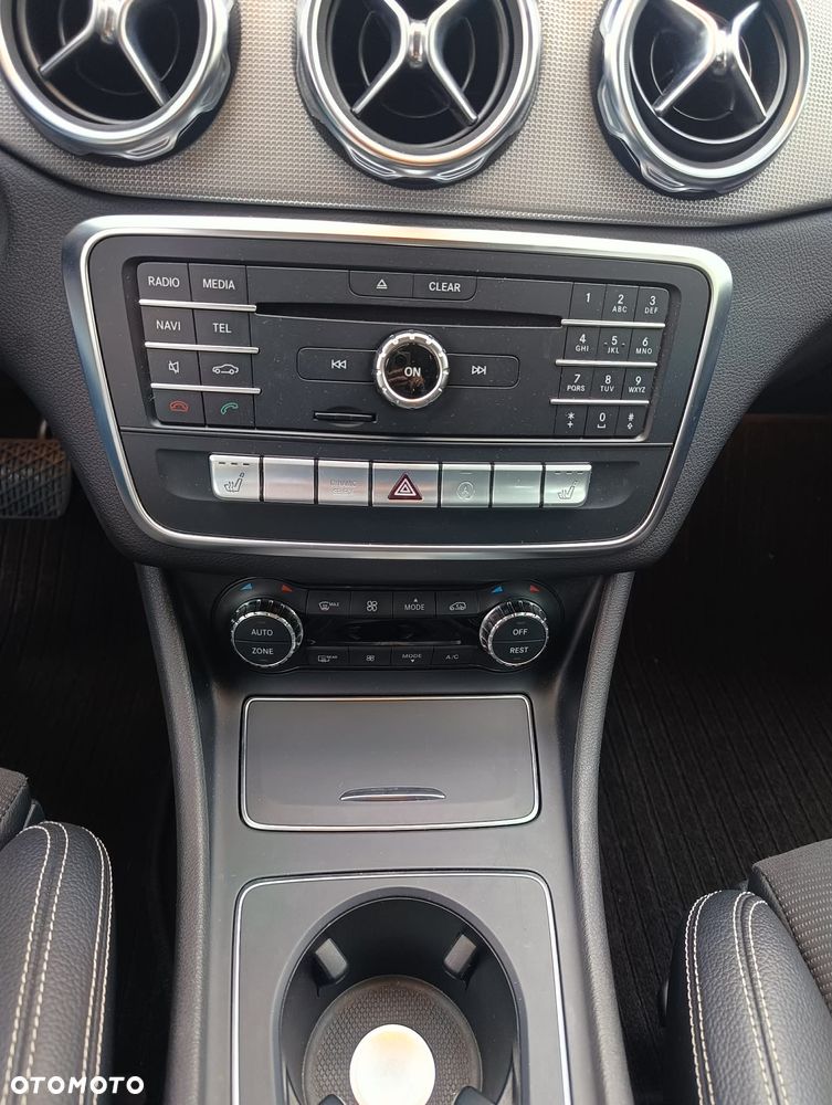 Mercedes-Benz GLA 200 7G-DCT Urban - 6