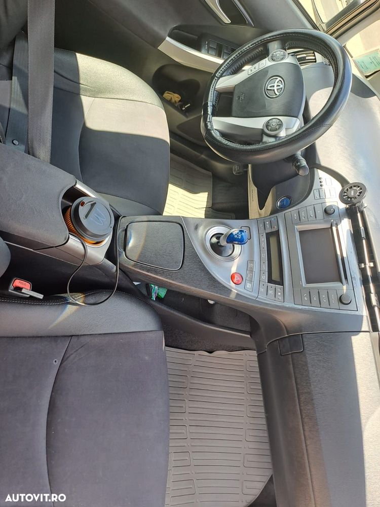 Toyota Prius (Hybrid) - 5