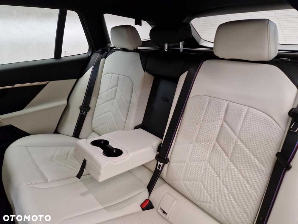 BMW i5 83.9kWh xDrive40 M Sport - 17