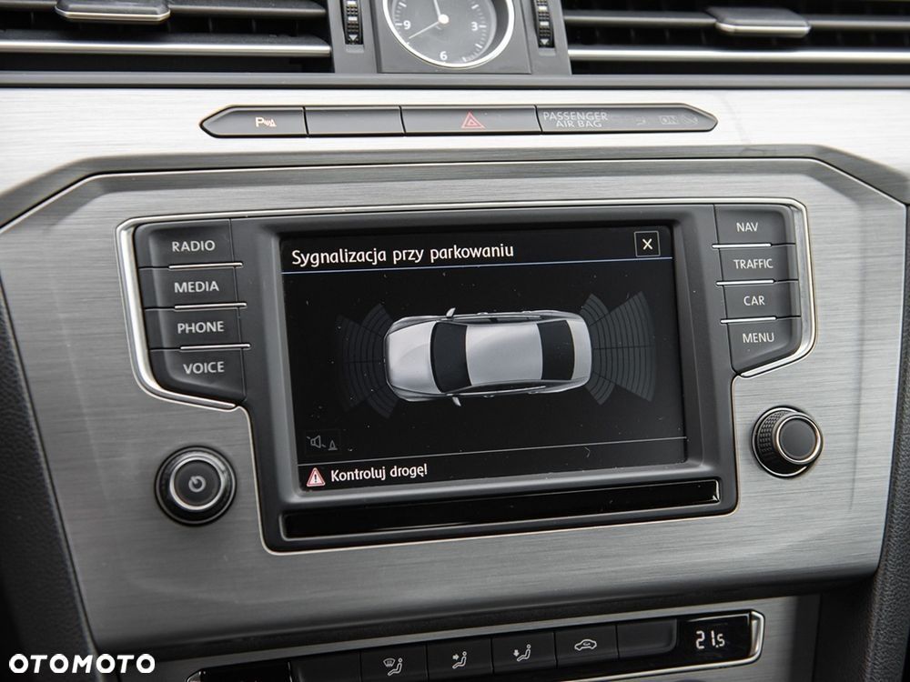 Volkswagen Passat - 21