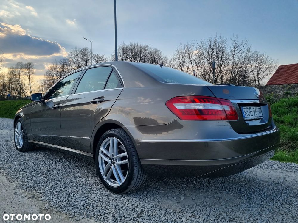 Mercedes-Benz Klasa E 200 CDI DPF BlueEFFICIENCY Automatik Elegance - 30