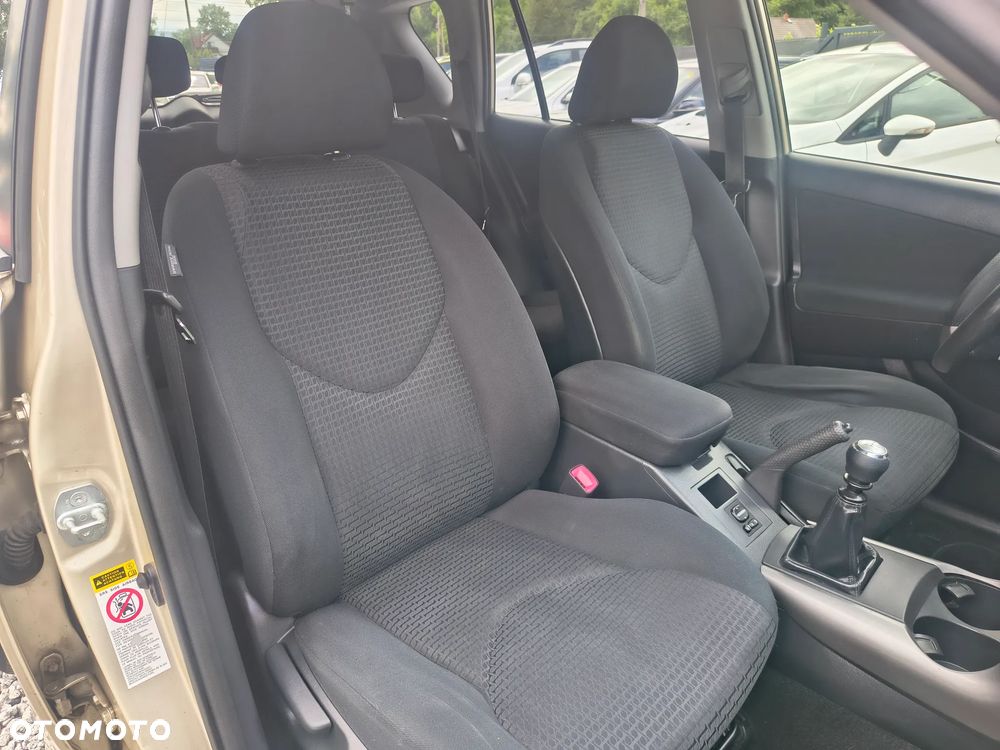 Toyota RAV4 2.2 D-4D Sol - 23