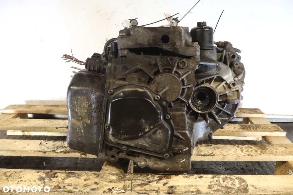 SKRZYNIA BIEGÓW AUTOMAT  VOLKSWAGEN PASSAT B6 2.0TDI KCU - 2