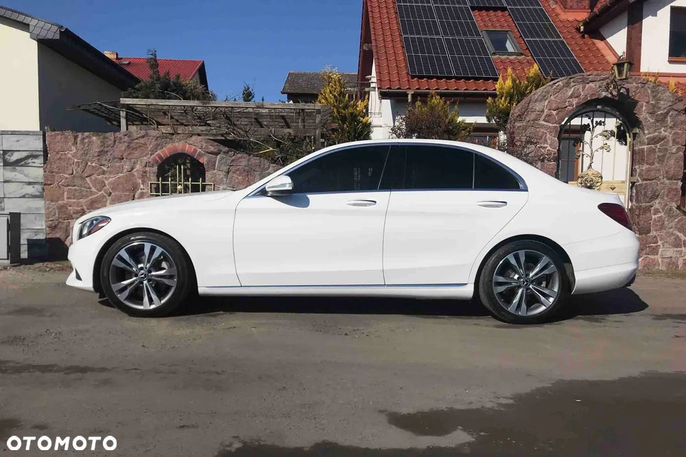 Mercedes-Benz Klasa C 300 9G-TRONIC Exclusive - 2