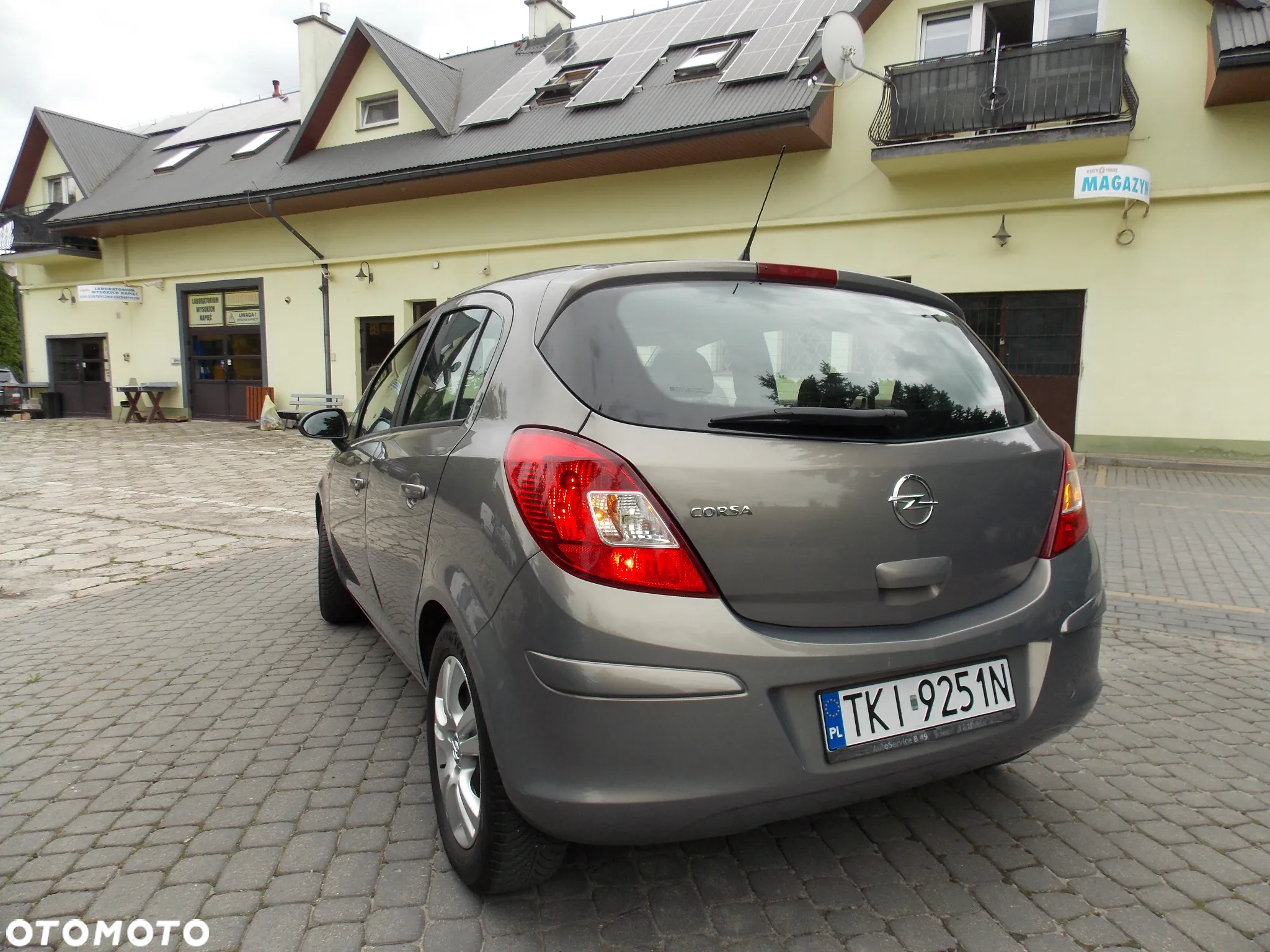 Opel Corsa 1.2 16V Cosmo - 4