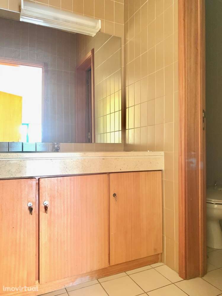 Escritório c/ 100 m2, 1 lugar de garagem, junto á Casa da Música... - Grande imagem: 5/5