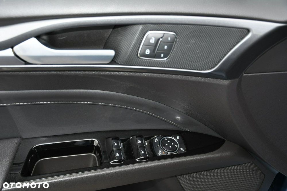 Ford Mondeo - 38