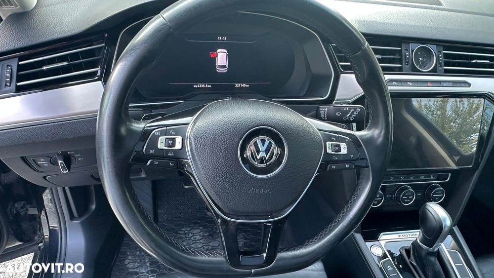 Volkswagen Passat - 11
