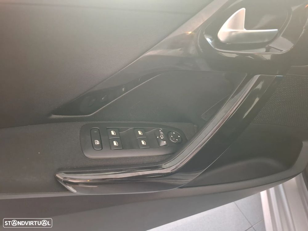 Peugeot 208 1.2 PureTech Allure - 8