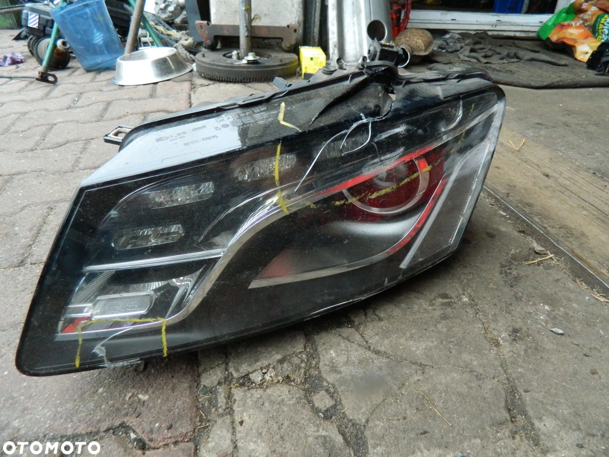 Audi Q5 8R  Lampa Bixenon Xenon LED - Uszkodzona - na części  EU - 1
