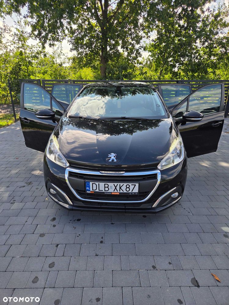 Peugeot 208 - 1