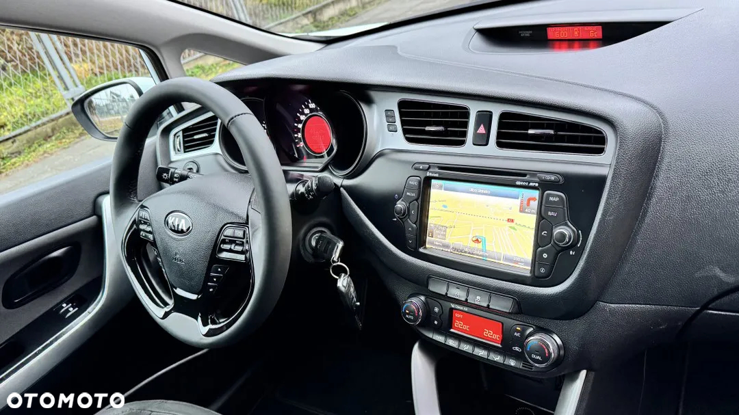 Kia Ceed 1.4 CVVT SW Dream-Team Edition - 32